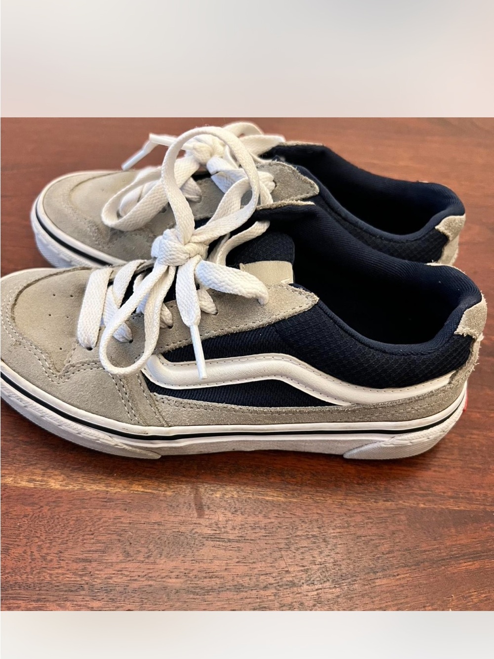 Vans Kids Low-Top Sneakers in Gray, Black and White
